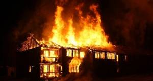 Schulhaus zentral brennt !!!