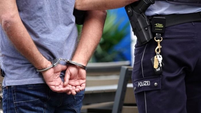 Junger Mann aus Nordrhein-Westfalen festgenommen und entlassen.