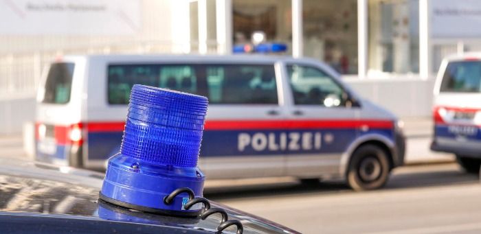 Pass verweigert - 27 Jähriger bedroht Mitarbeiterin der Bezirkshauptmannschaft Kufstein mit einem Messer