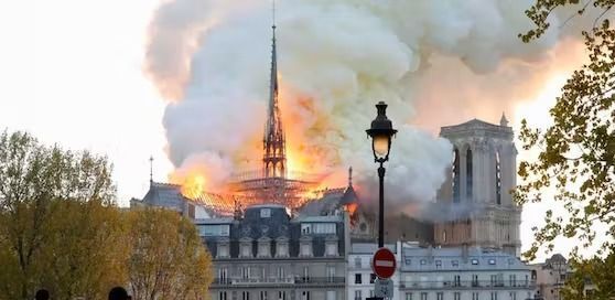 Notre-Dame steht in Flammen!!!