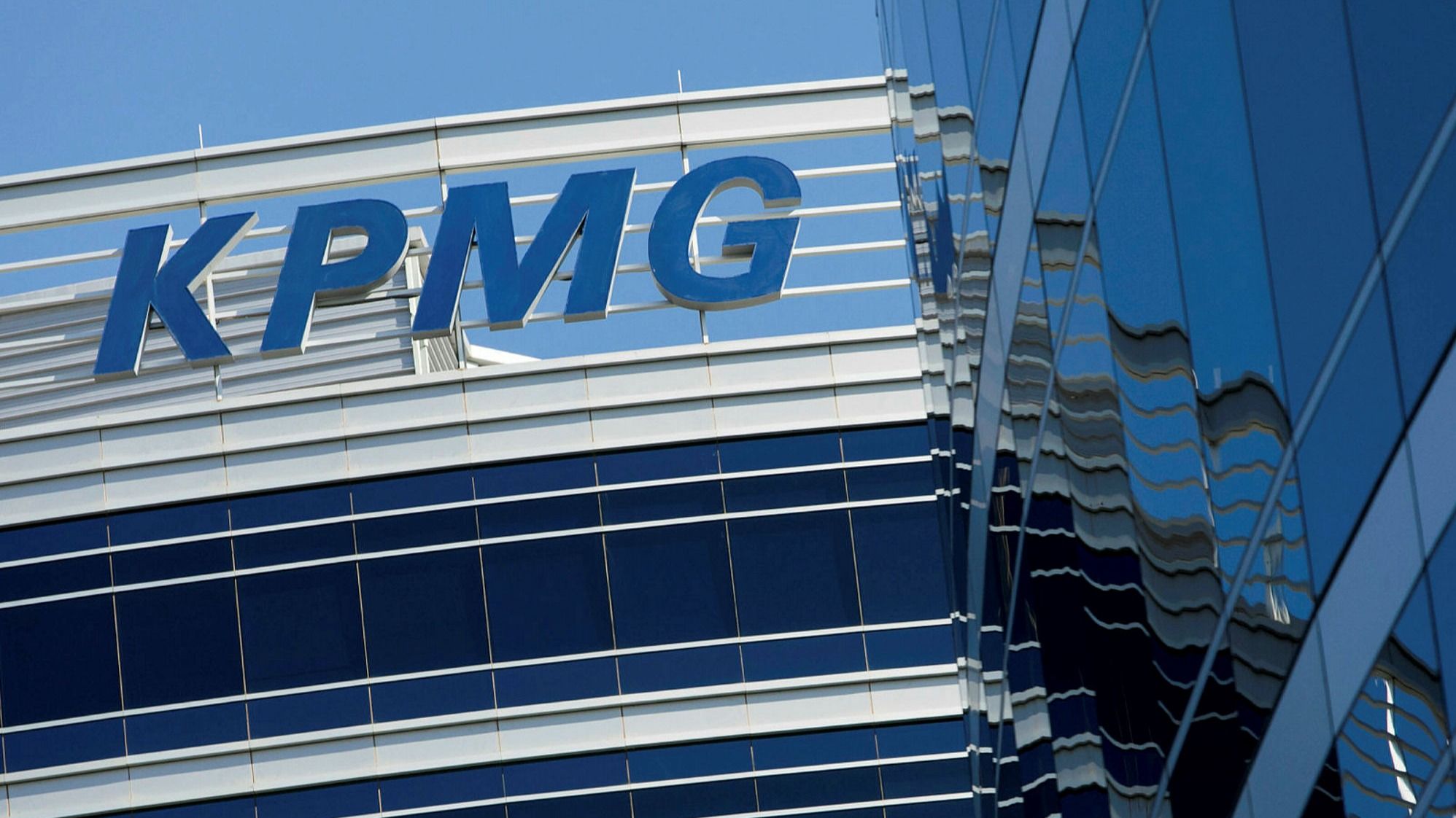 KPMG se declara en bancarrota y anuncia el despido de 30.000 trabajadores en Europa