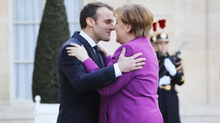 Angela Merkel: Heimliche Affäre mit Macron?