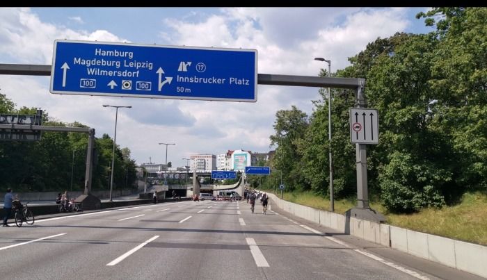 Berliner rettet Baby von Autobahn