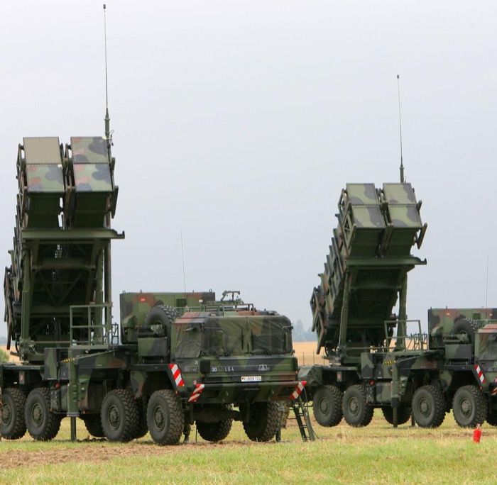 Russische Raketen über Deutschland abgefangen Regierung Ruft Kriegsrecht aus