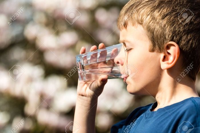 Ein 10-jährige Junge ist an einem Wasser Vergiftung gestorben.