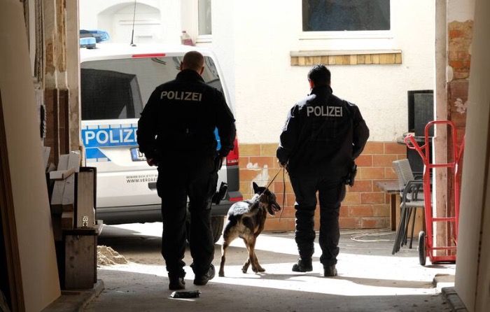 Clan-Razzia bei Familie Eti, wegen Betrugs: 200 Beamte durchsuchen Gebäude in Hamburg
