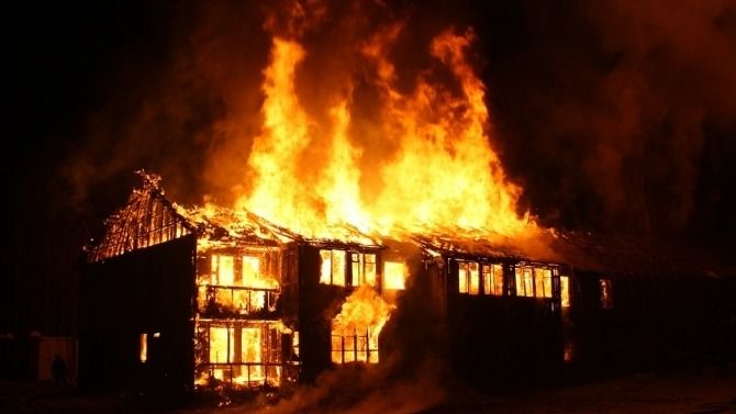 Schulhaus Zentral brennt !!!