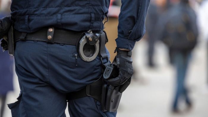 Polizei erschießt einen Schuler in einer Grundschule in Rintheim!